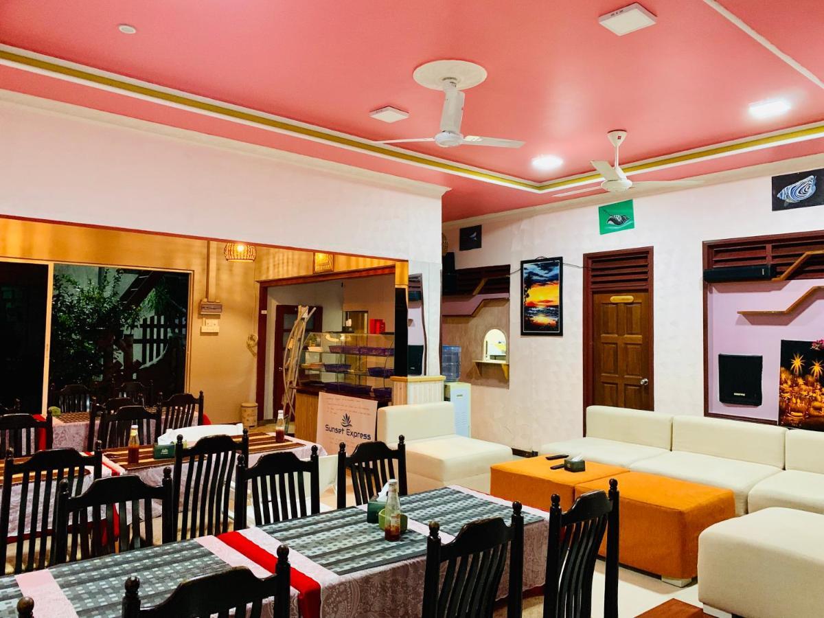 Sunset Holidays Đảo Đảo Huraa Ngoại thất bức ảnh